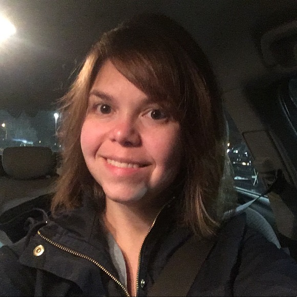 Meet your Posher, Courtney - Picture 2 of 2